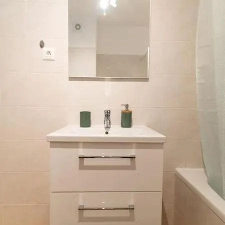 Cozy Iskra By Belmont Realty Apartment