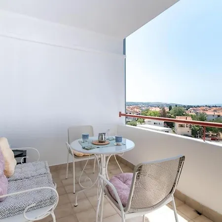 Apartment Cozy Iskra By Belmont Realty