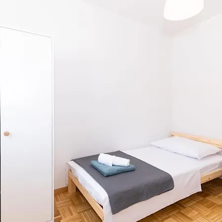 Cozy Iskra By Belmont Realty *